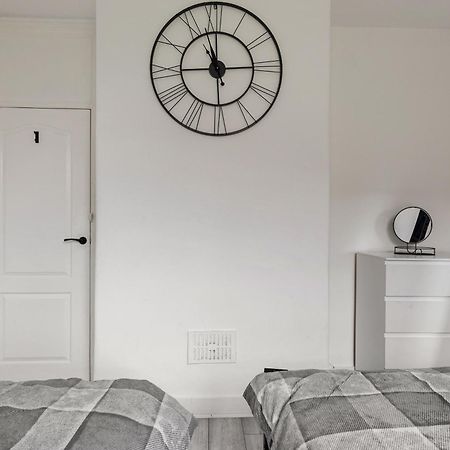 Beautifully Modern 2-Bed Apartment W/Garden Londra Esterno foto