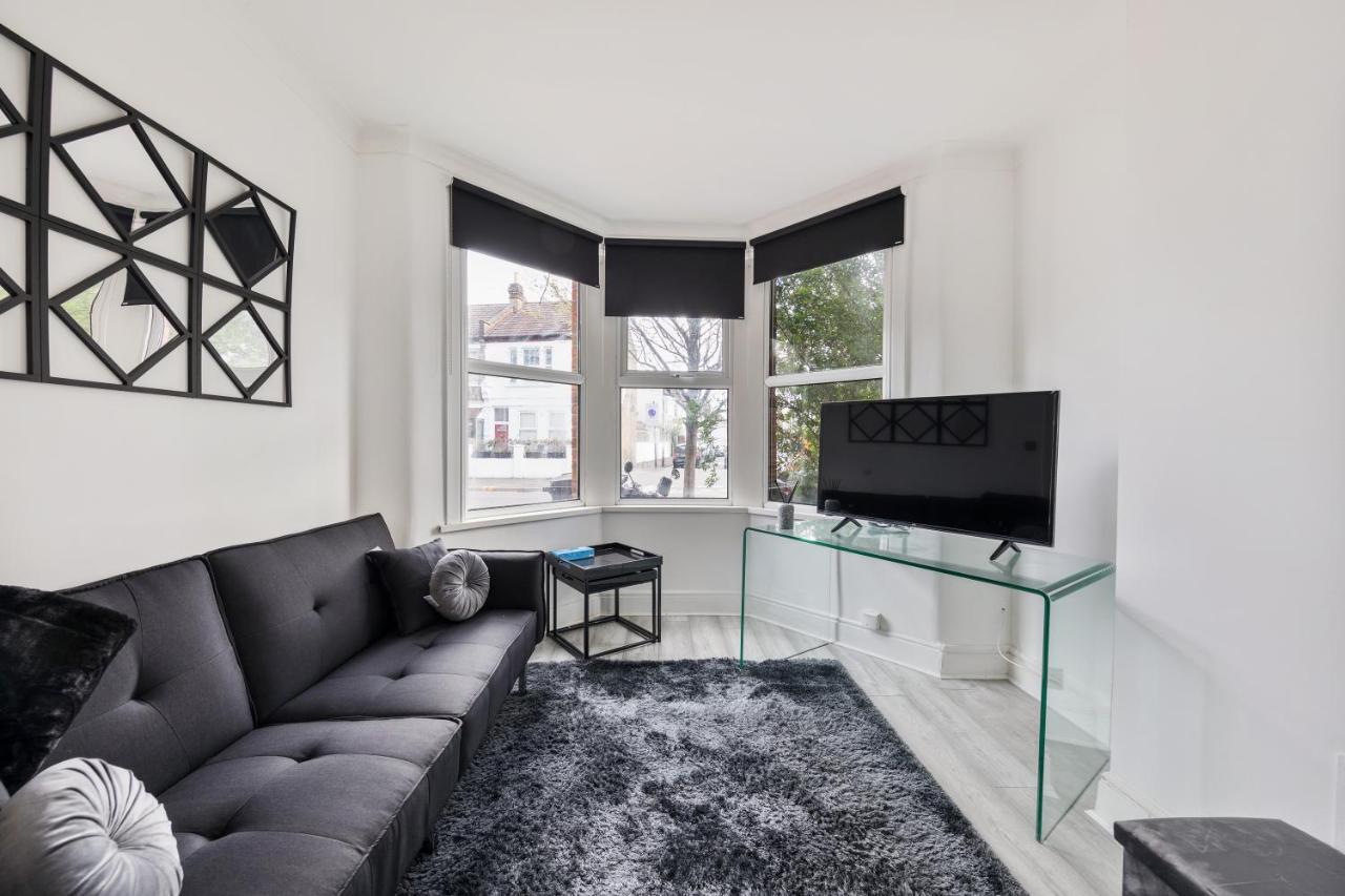 Beautifully Modern 2-Bed Apartment W/Garden Londra Esterno foto