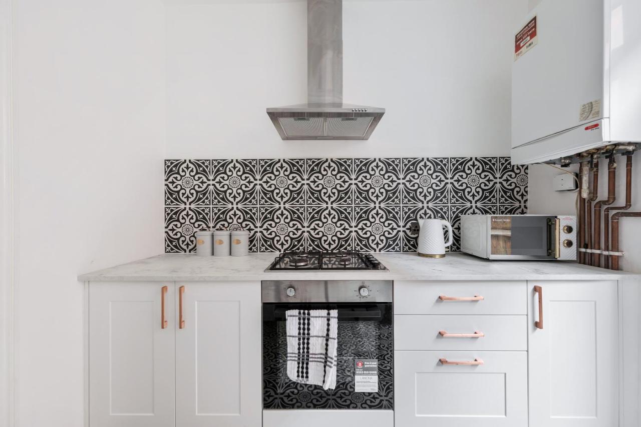 Beautifully Modern 2-Bed Apartment W/Garden Londra Esterno foto