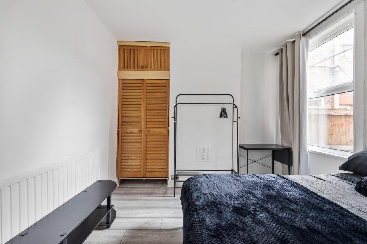 Beautifully Modern 2-Bed Apartment W/Garden Londra Esterno foto