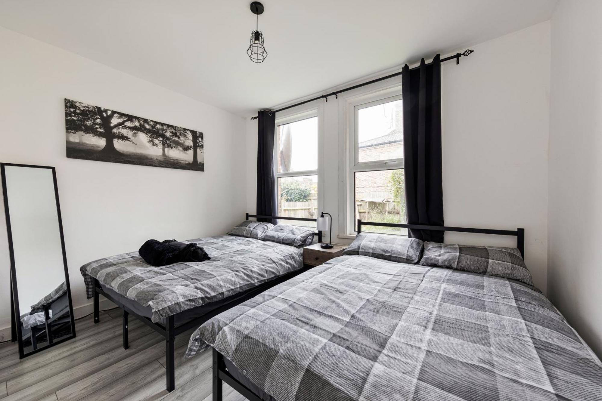Beautifully Modern 2-Bed Apartment W/Garden Londra Esterno foto